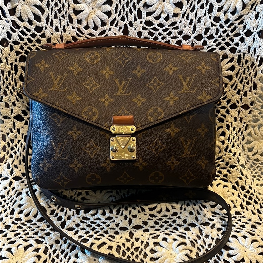 Louis Vuitton Monogram  Pochette Métis